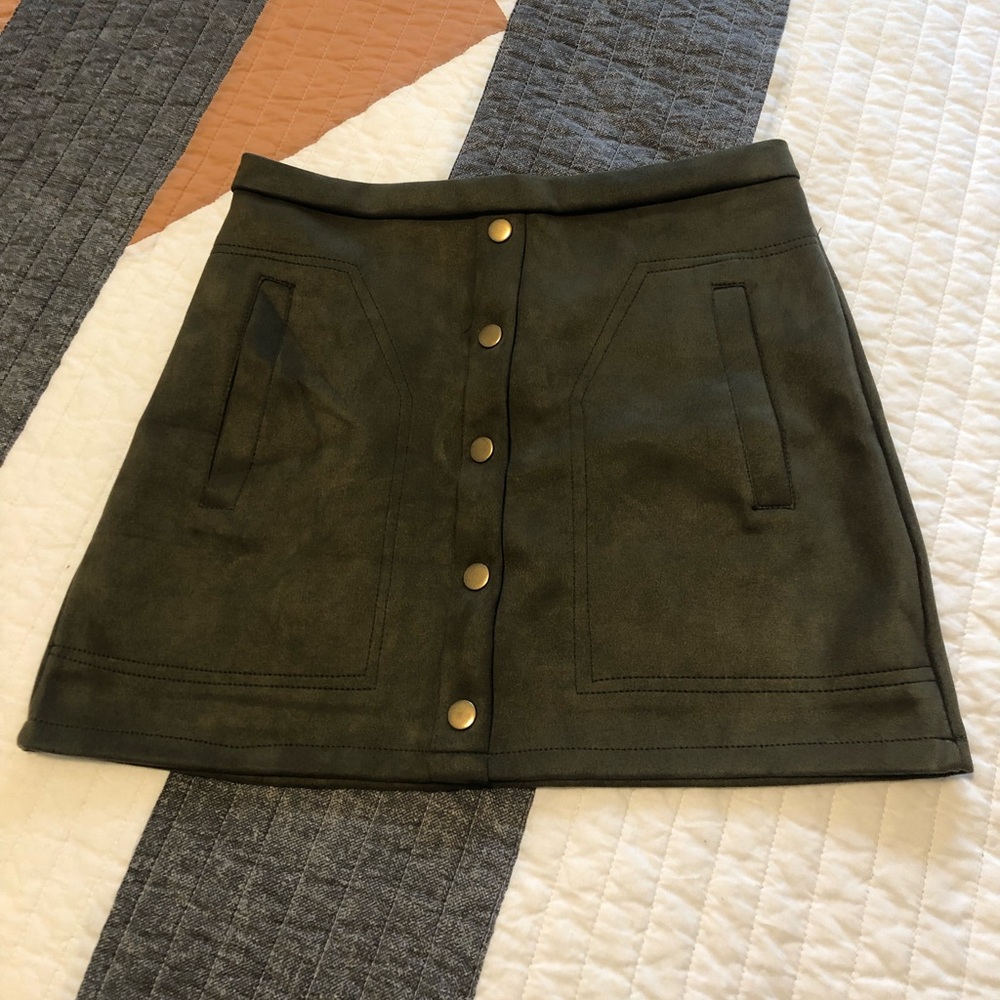 Green high wasted mini skirt. Super soft!